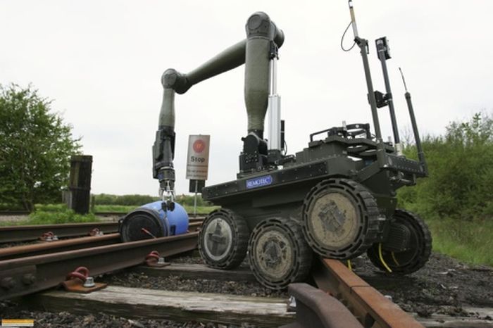 EOD robots (31 pics)
