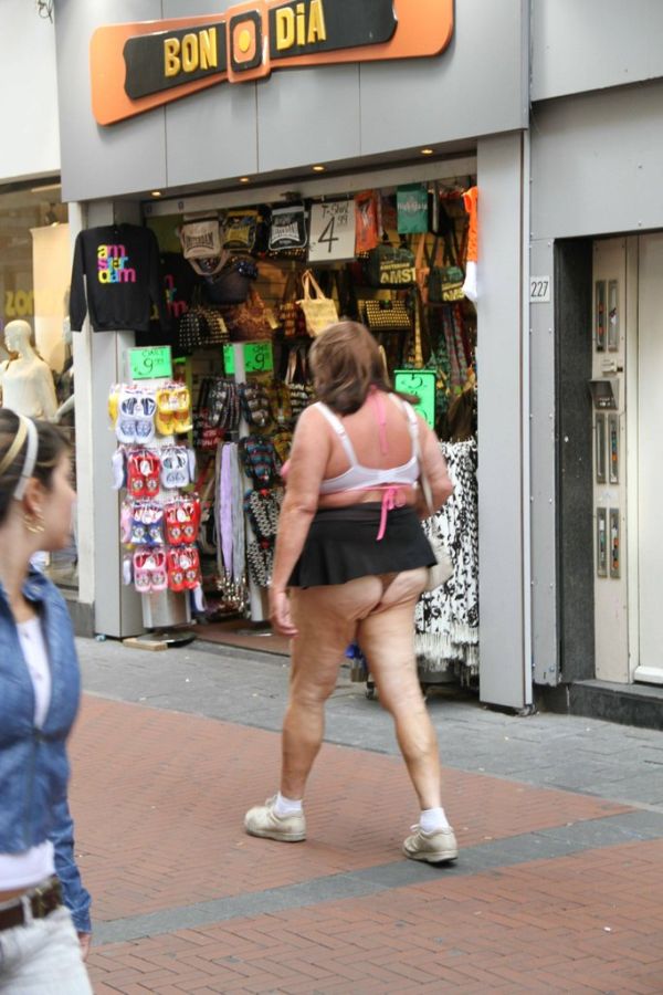 Crazy Guy in Amsterdam (3 pics)