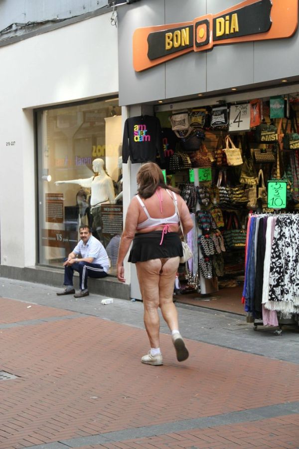 Crazy Guy in Amsterdam (3 pics)