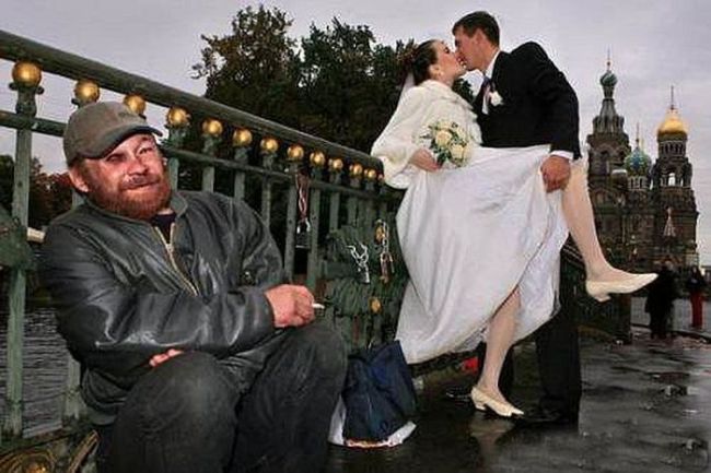 Hilarious Makeout Photobombs (33 pics)