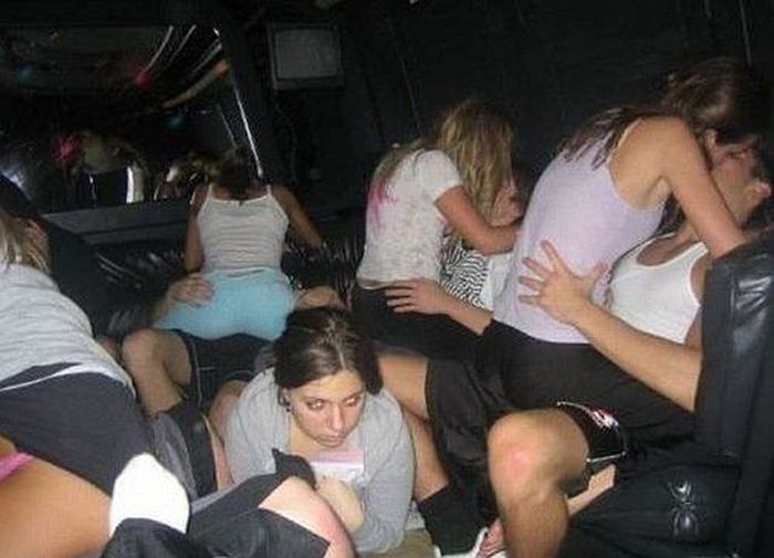 Hilarious Makeout Photobombs (33 pics)