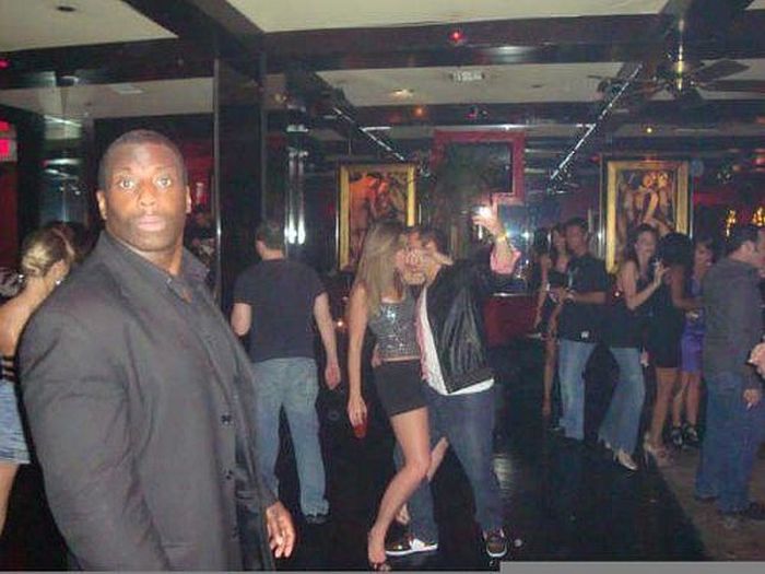 Hilarious Makeout Photobombs (33 pics)