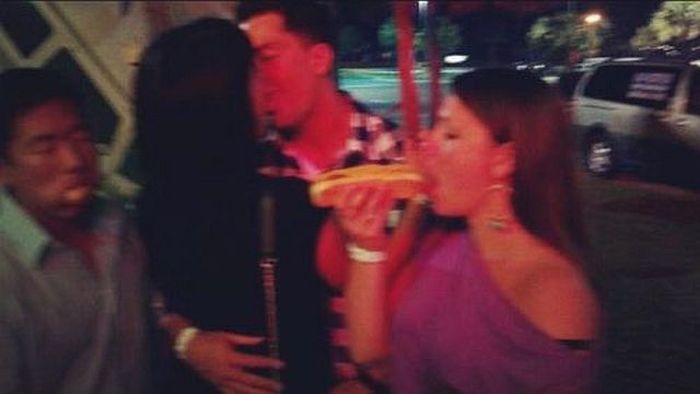 Hilarious Makeout Photobombs (33 pics)