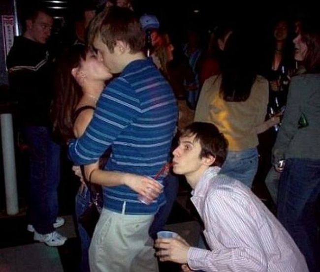Hilarious Makeout Photobombs (33 pics)
