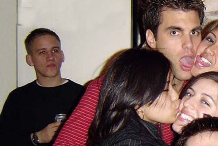Hilarious Makeout Photobombs (33 pics)