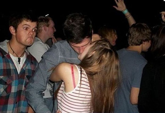 Hilarious Makeout Photobombs (33 pics)