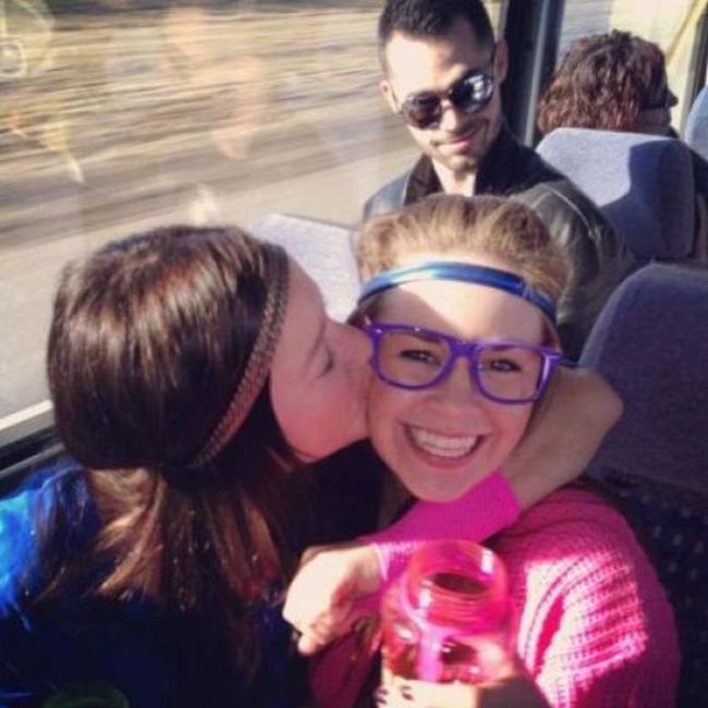 Hilarious Makeout Photobombs (33 pics)