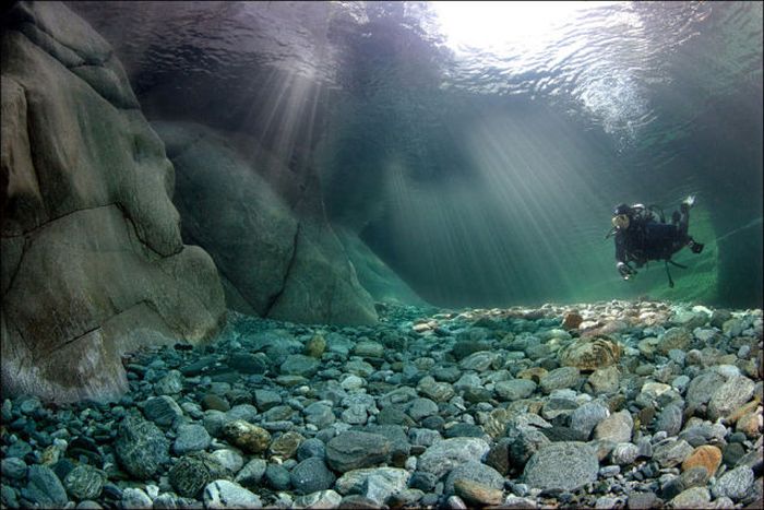 Incredibly Clear Waters of Verzasca River (12 pics)