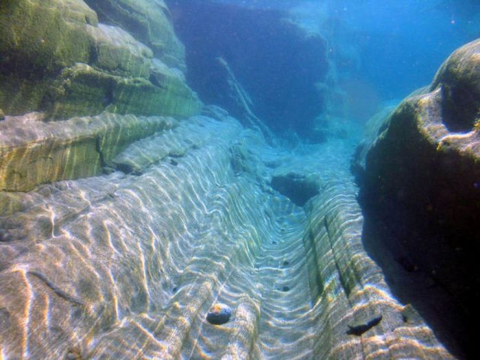 Incredibly Clear Waters of Verzasca River (12 pics)