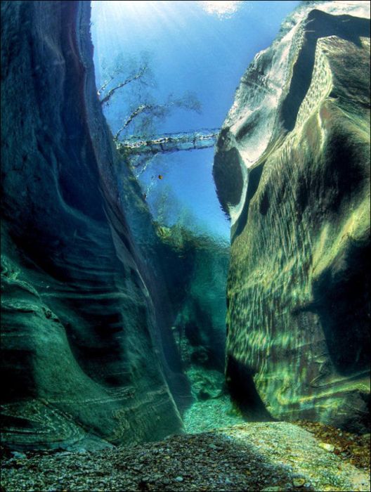 Incredibly Clear Waters of Verzasca River (12 pics)