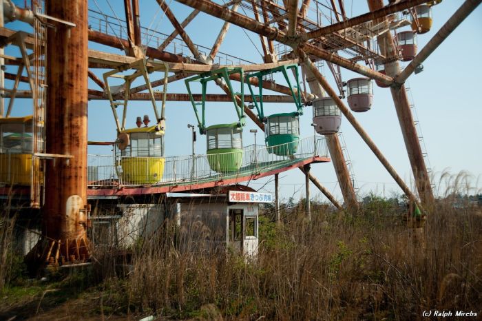 Abandoned Ferris Wheel in Japan (40 pics)