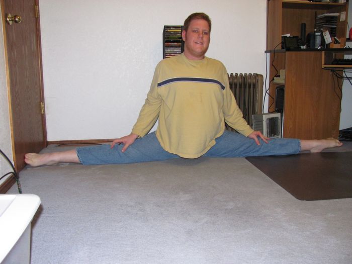 Insane Splits Guy 34 Pics