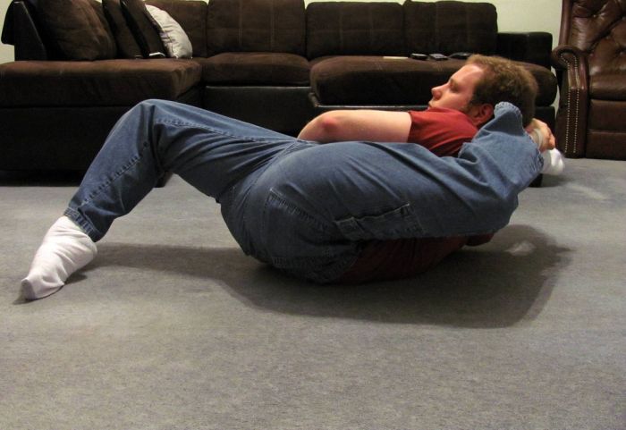 Insane Splits Guy (34 pics)