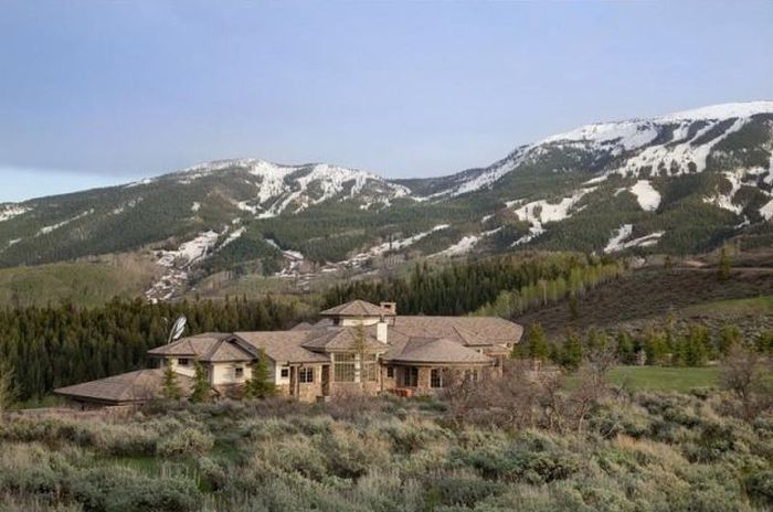 Mountain Mansion in Colorado (17 pics)