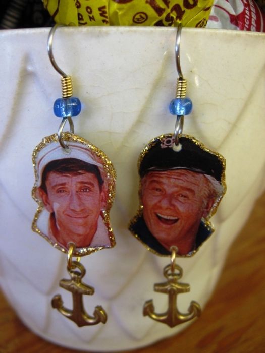 Television-Themed Earrings (53 pics)