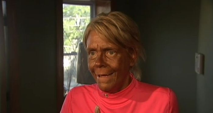 Mother Took 5-Year-Old Daughter to Tanning Salon (7 pics)