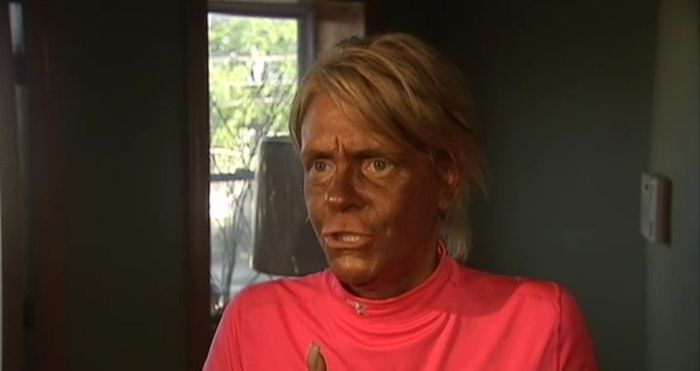 Mother Took 5-Year-Old Daughter to Tanning Salon (7 pics)