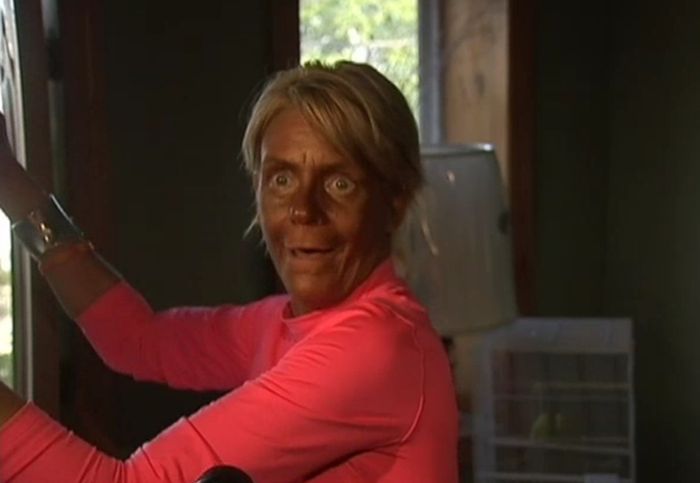 Mother Took 5-Year-Old Daughter to Tanning Salon (7 pics)