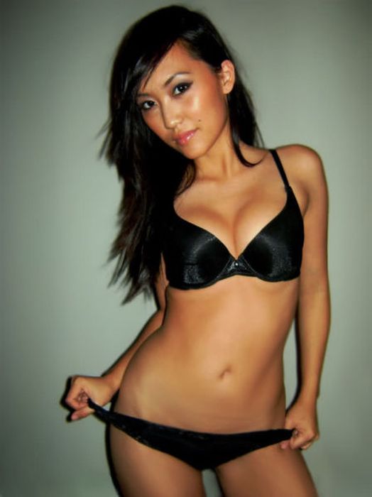 Sexy Asian Girls (41 pics)