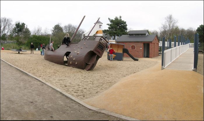 Cool Playgrounds (13 pics)