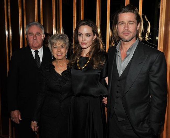 Brad Pitt Changing Styles (16 pics) Brad Pitt Changing Styles (16 pics)