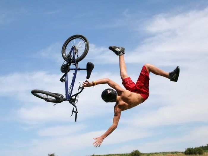 Perfectly Timed Sports Photos (37 pics)