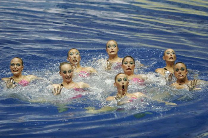 Perfectly Timed Sports Photos (37 pics)