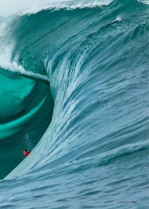 Perfectly Timed Sports Photos (37 pics)