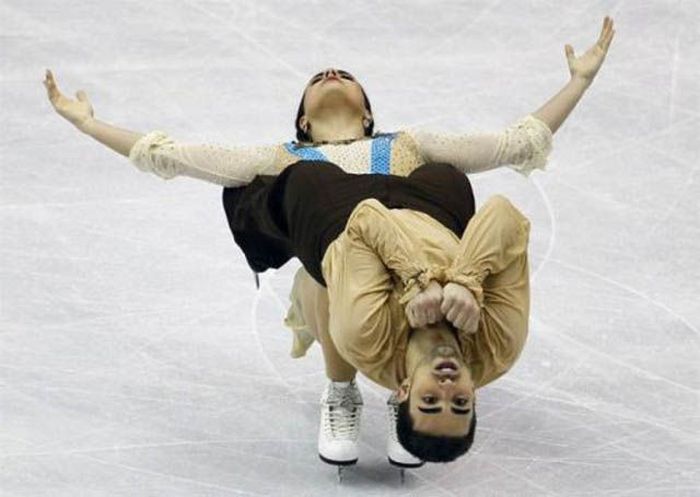 Perfectly Timed Sports Photos (37 pics)