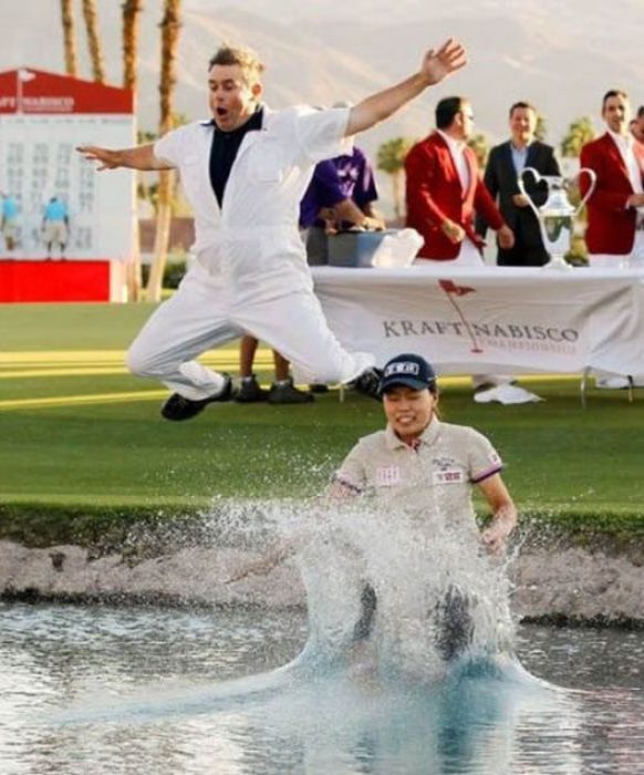 Perfectly Timed Sports Photos (37 pics)