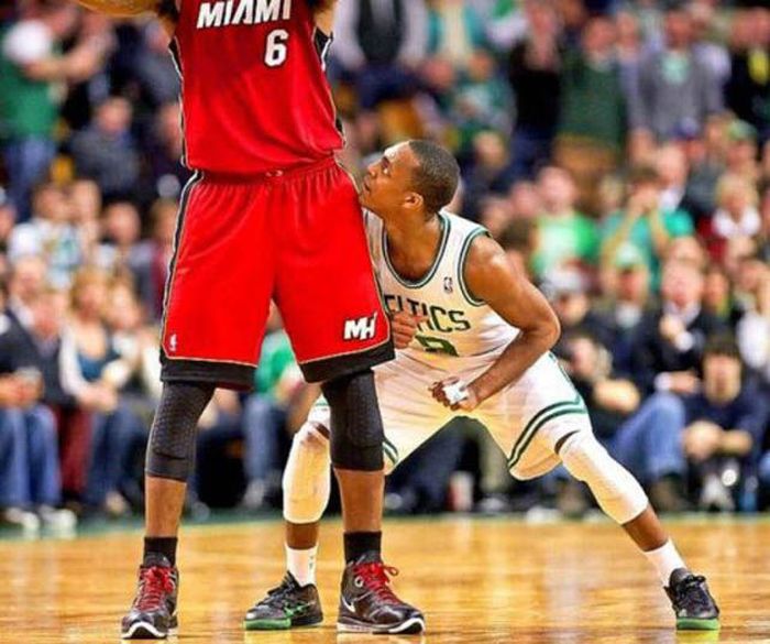 Perfectly Timed Sports Photos (37 pics)