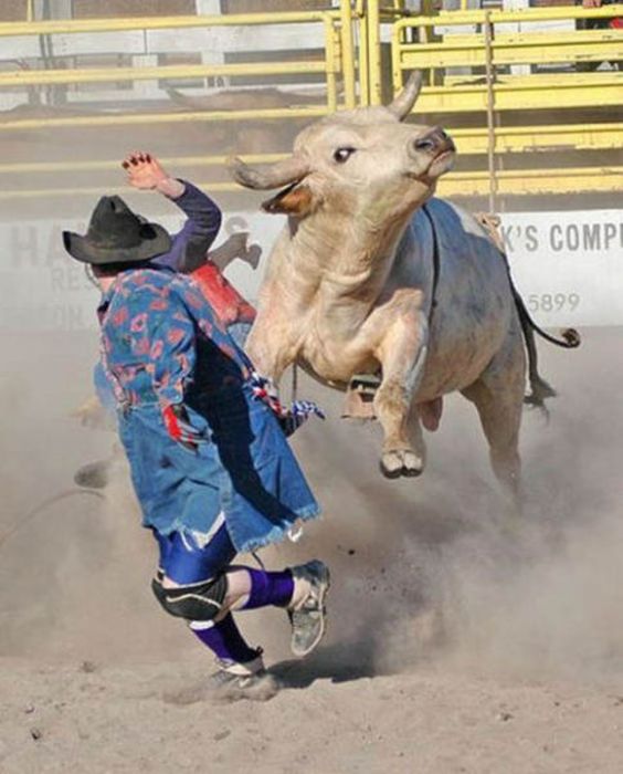 Perfectly Timed Sports Photos (37 pics)