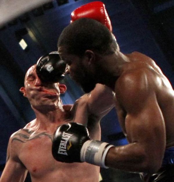 Perfectly Timed Sports Photos (37 pics)