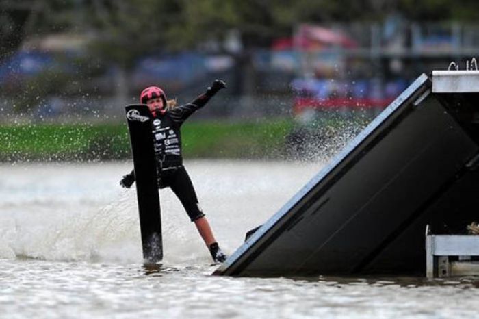 Perfectly Timed Sports Photos (37 pics)