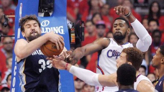 Perfectly Timed Sports Photos (37 pics)