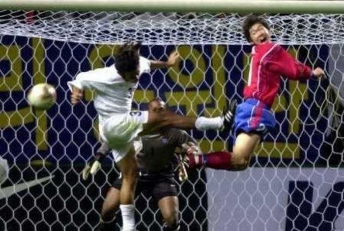 Perfectly Timed Sports Photos (37 pics)