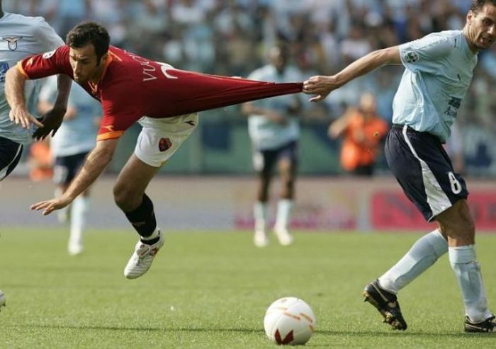 Perfectly Timed Sports Photos (37 pics)