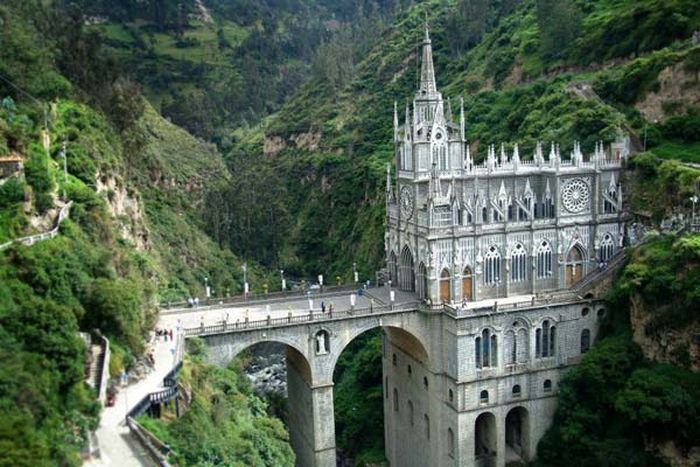 Most Extraordinary Churches of the World (56 pics)