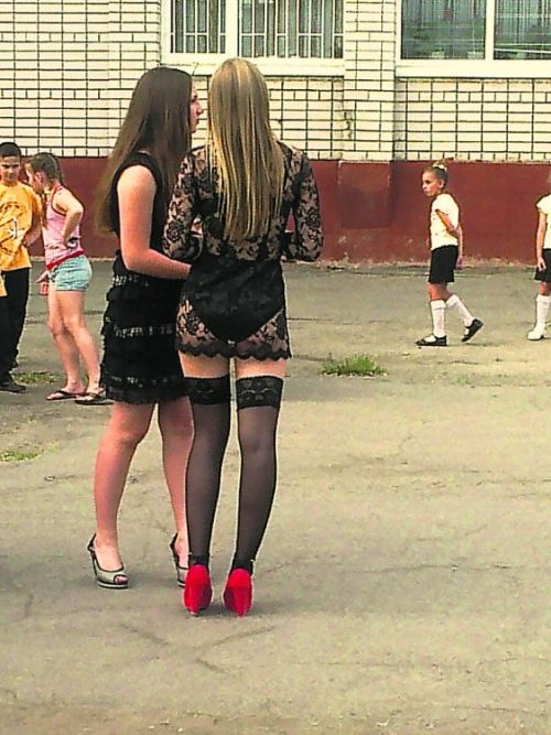 Russian Girl Prom Dress (4 pics)