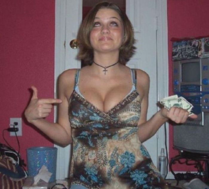 Cute Busty Girls (22 pics)