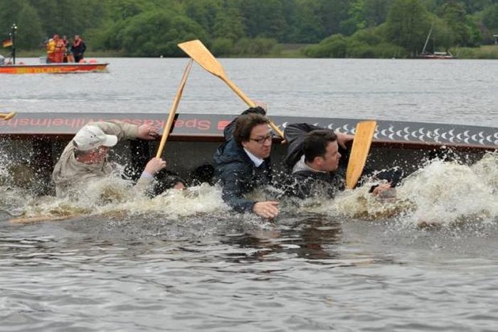 German Politicians Boat Fail (15 pics)