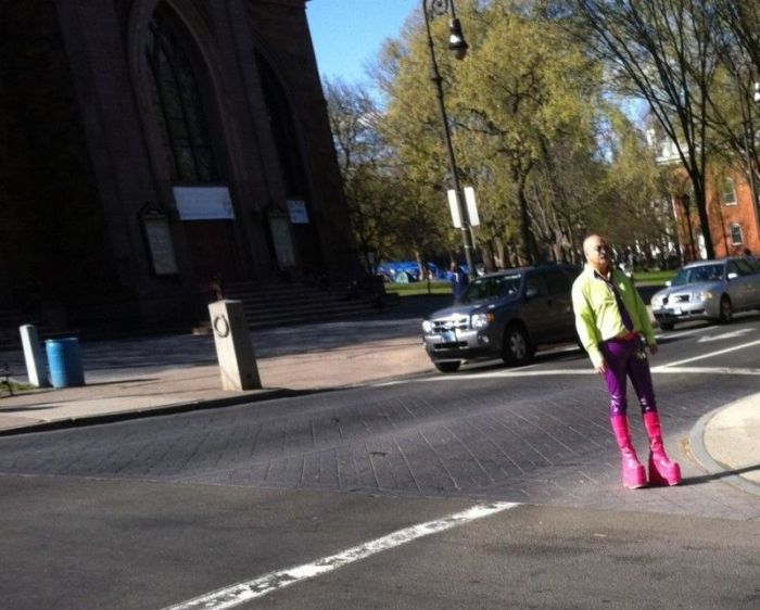 Guy Who Wanted to Look Taller (6 pics)