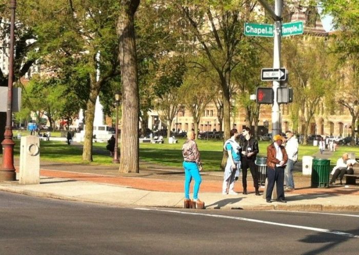 Guy Who Wanted to Look Taller (6 pics)