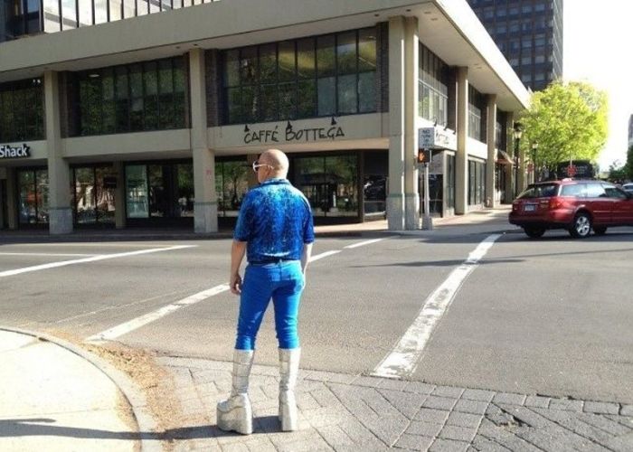 Guy Who Wanted to Look Taller (6 pics)