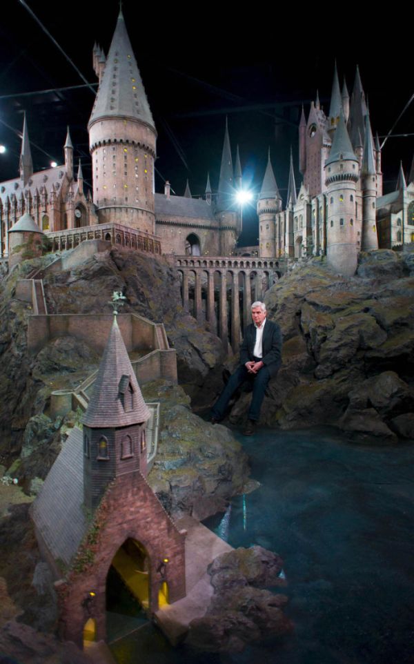 hogwarts castle potter harry england film london studio poudlard scale mind warner displayed chateau bros tour twistedsifter films making revealed