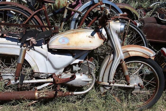  Motorcycle Graveyard 33 pics 