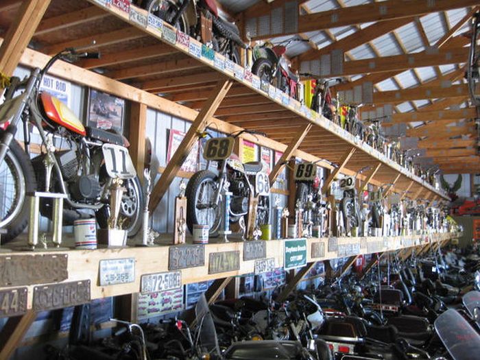 Motorcycle Graveyard (33 pics)