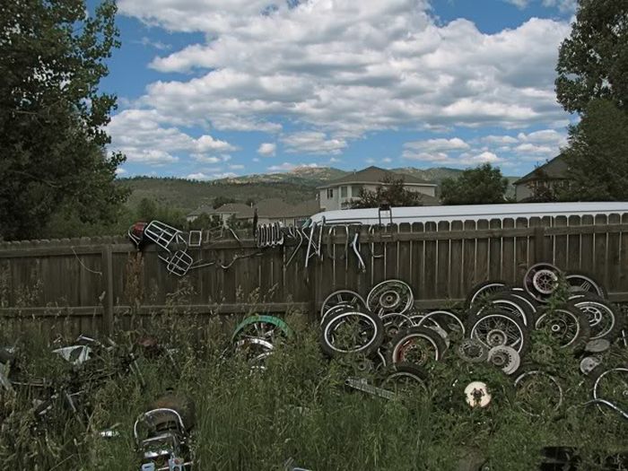 Motorcycle Graveyard (33 pics)