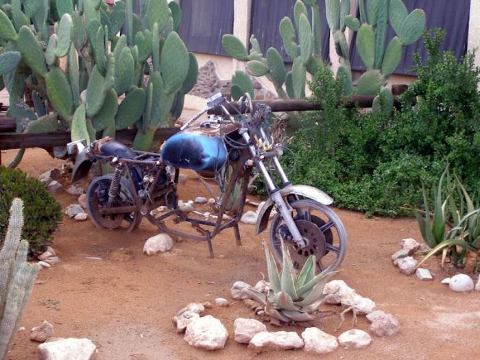 Motorcycle Graveyard (33 pics)