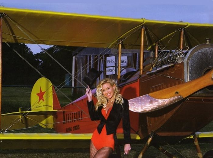 Hot Girls and Planes (59 pics)